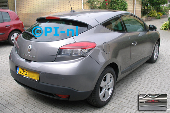 Parkeersensoren ingebouwd door PI-nl in een Renault Megane Coupé 1.4 TCe Parisienne uit 2011. De display (set A 2014) werd op de stuurkolom gemonteerd.