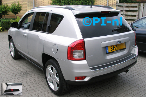 Parkeersensoren ingebouwd door PI-nl in een (Chrysler) Jeep Compass uit 2013. De display (set A 2014) werd links bij de a-stijl gemonteerd.