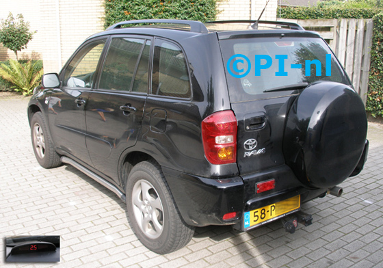 Parkeersensoren ingebouwd door PI-nl in een Toyota RAV4 uit 2004. De display (set A 2014) werd linksvoor bij de a-stijl gemonteerd.