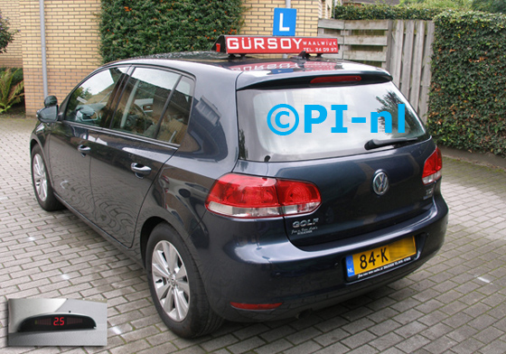 Parkeersensoren ingebouwd door PI-nl in een Volkswagen Golf 6 Bluemotion Comfortline met canbus-systeem uit 2009. De display (set A 2014) werd linksvoor bij de a-stijl gemonteerd.