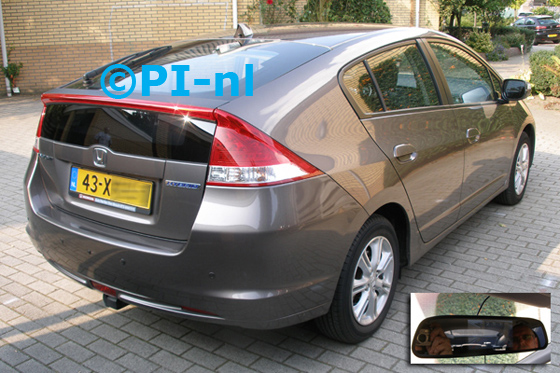 Parkeersensoren (set D 2014) ingebouwd door PI-nl in een Honda Insight hybrid uit 2012. De spiegeldisplay is van de set met bumpercamer en sensoren. Ook werd een in kleur gespoten haaienvin-antenne gemonteerd.