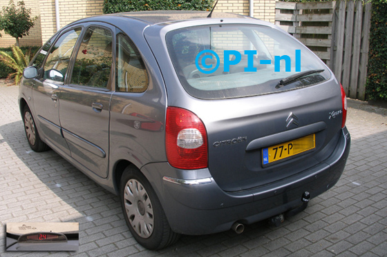 Parkeersensoren ingebouwd door PI-nl in een Citroen Xsara Picasso uit 2004. De display (set A 2014) werd linksvoor bij de a-stijl geplaatst.