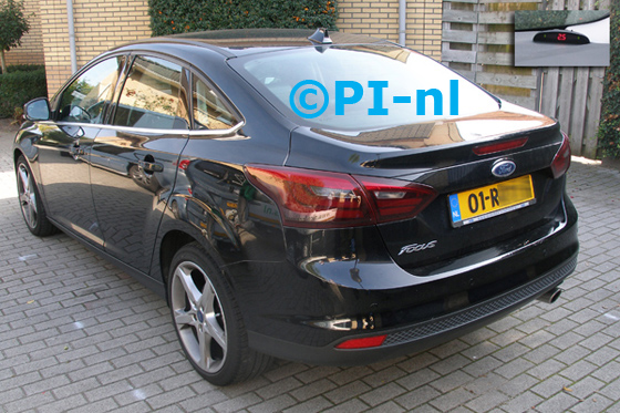 Parkeersensoren ingebouwd door PI-nl in een Ford Focus sedan uit 2011. De display (set A 2014) werd rechtsvoor bij de a-stijl geplaatst.