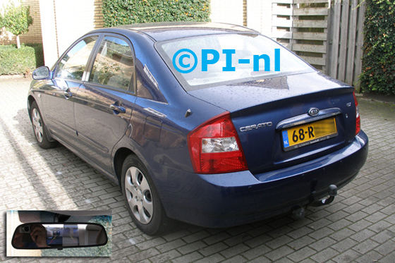 Parkeersensoren ingebouwd door PI-nl in een Kia Cerato uit 2005. De display (set D 2014) is het spiegelmodel met camera en parkeersensoren.