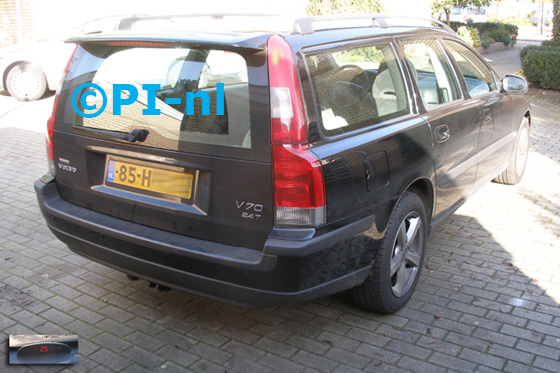 Parkeersensoren ingebouwd door PI-nl in een Volvo V70 uit 2001. De display (set A 2014) werd linksvoor bij de a-stijl gemonteerd.