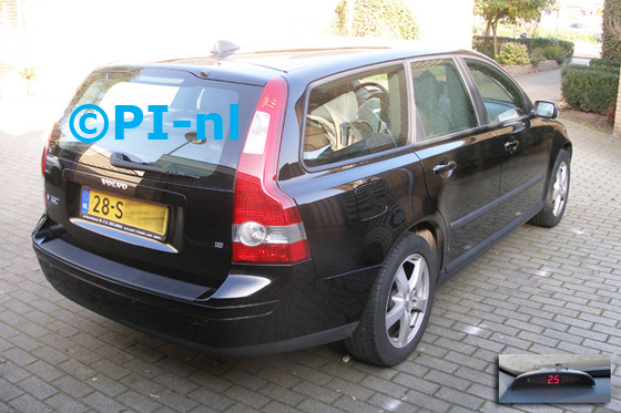 Parkeersensoren ingebouwd door PI-nl in een Volvo V50 uit 2006. De display (set A 2014) werd linksvoor bij de a-stijl gemonteerd. De sensoren werden op 'normale' manier ingebouwd, en dus niet 'uitpuilend' in de stootrand, zoals Volvo dat zelf doet.