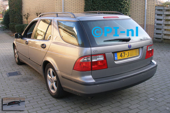Parkeersensoren ingebouwd door PI-nl in een Saab 9-5 2.3T Estate uit 2002. De display (set A 2014) werd midden op het dashboard gemonteerd.