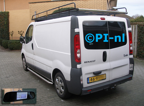 Parkeersensoren ingebouwd door PI-nl in een Renault Trafic uit 2008. De display (set D 2014) is de spiegel-display van de set met camera en sensoren. De camera werd a-symetrisch, links naast de trekhaak gemonteerd.