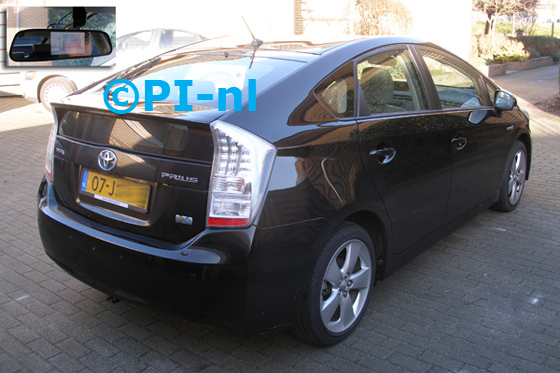 Parkeersensoren ingebouwd door PI-nl in een Toyota Prius uit 2009. De display (set D 2014) is het spiegelmodel, met camera en parkeersensoren.