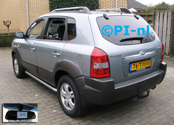 Parkeersensoren ingebouwd door PI-nl in een Hyundai Tucson uit 2006. De spiegeldisplay (set D 2014) is van de set met camera en sensoren.