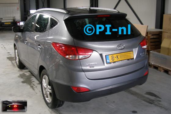 Parkeersensoren ingebouwd door PI-nl in een Hyundai iX35 uit 2012. De display (set A 2015) werd linksvoor bij de a-stijl gemonteerd.