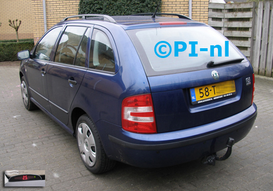 Parkeersensoren ingebouwd door PI-nl in een Skoda Fabia Combi Equipe uit 2007. De display (set A 2015) werd linksvoor bij de a-stijl gemonteerd.