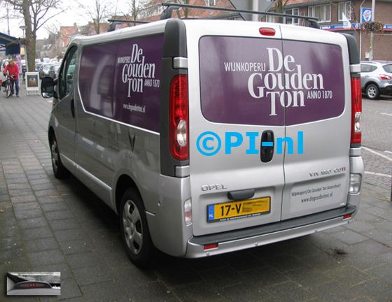 Parkeersensoren ingebouwd door PI-nl in een Opel Vivaro uit 2007. De display (set A 2015) werd linksvoor bij de a-stijl gemonteerd.