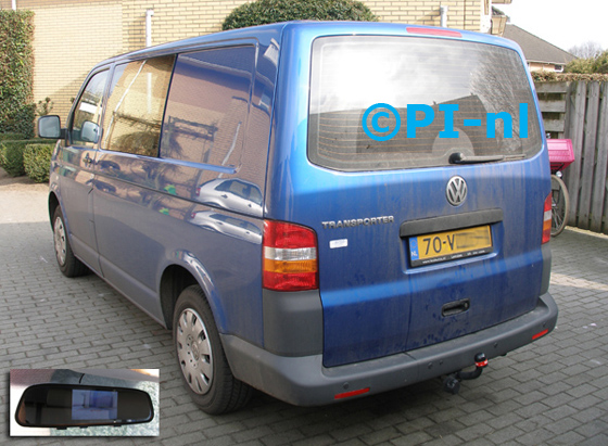 Parkeersensoren ingebouwd door PI-nl in een Volkswagen Transporter (T5) uit 2009. De spiegeldisplay (set D 2015) is van de set met camera en sensoren.