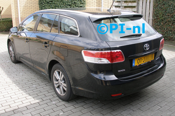 Parkeersensoren ingebouwd door PI-nl in een Toyota Avensis Wagon van 2009. De pieper (set E 2015) werd verstopt.