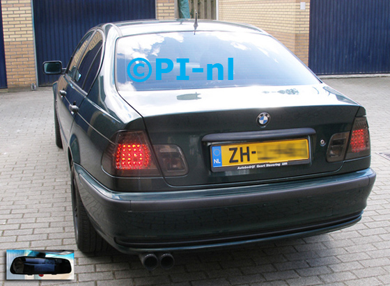 Parkeersensoren ingebouwd door PI-nl in een BMW 3-serie uit 1999. De spiegeldisplay (set D 2015) is van de set met camera en sensoren; deze werden net onder de stootrand gemonteerd.