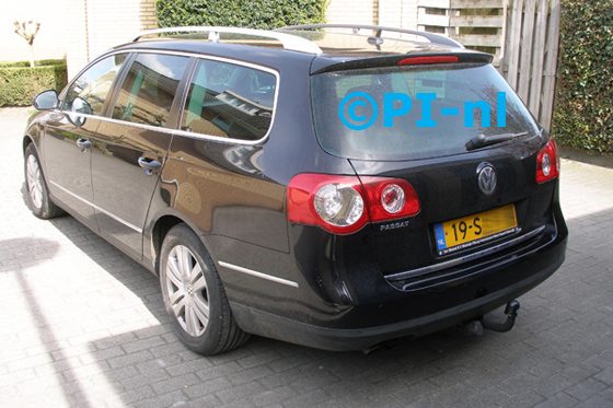 Parkeersensoren ingebouwd door PI-nl in een Volkswagen Passat Variant Highline TDI 2.0 (met canbus) uit 2006. De pieper (set E 2015) werd verstopt.