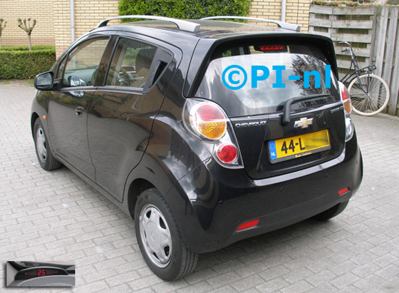 Parkeersensoren ingebouwd door PI-nl in een Chevrolet Spark uit 2009. De display (set A 2015) werd linksvoor bij de a-stijl gemonteerd.