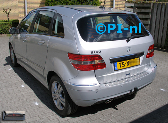 Parkeersensoren ingebouwd door PI-nl in een nog een Mercedes-Benz B160 uit 2010. De display (set A 2015) werd linksvoor bij de a-stijl gemonteerd.