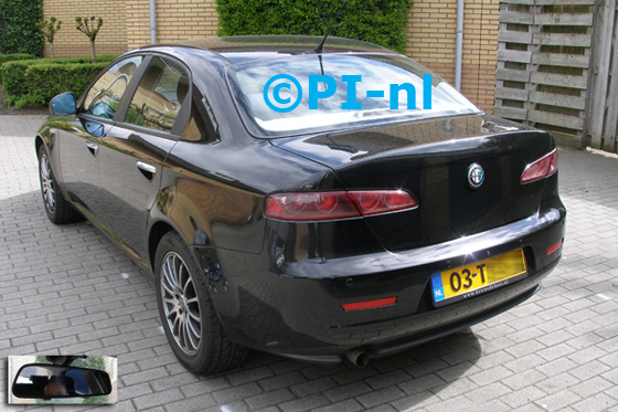 Parkeersensoren ingebouwd door PI-nl in een Alfa Romeo 159 uit 2007. De spiegeldisplay (set D 2015) is van de set met camera en sensoren.