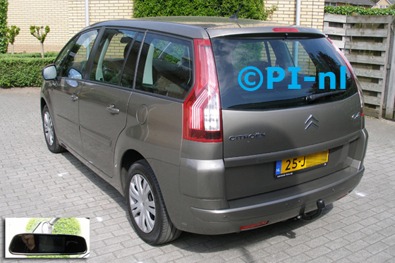 Parkeersensoren ingebouwd door PI-nl in een Citroen C4 Grand Picasso uit 2009. De spiegeldisplay (set D 2015) is van de set met camera en sensoren.