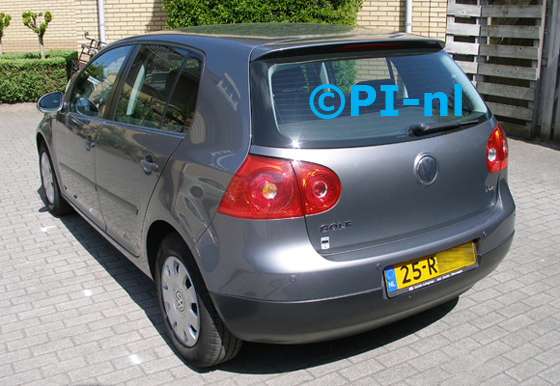 Parkeersensoren ingebouwd door PI-nl in een Volkswagen Golf 5 BusinessLine uit 2005. De pieper (set E 2015) werd verstopt.