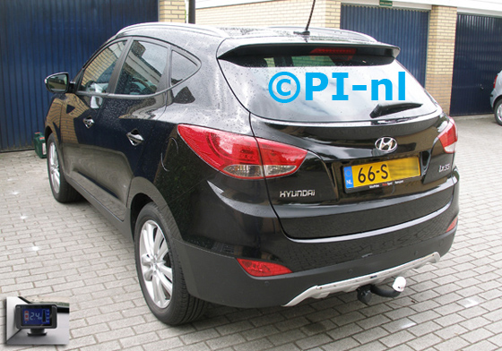 Parkeersensoren ingebouwd door PI-nl in een Hyundai iX35 uit 2012. De display (set B 2015) werd linksvoor bij de a-stijl gemonteerd.