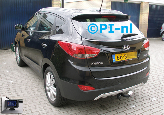 Parkeersensoren ingebouwd door PI-nl in een Hyundai iX35 uit 2012. De display (set B 2015) werd linksvoor bij de a-stijl gemonteerd.