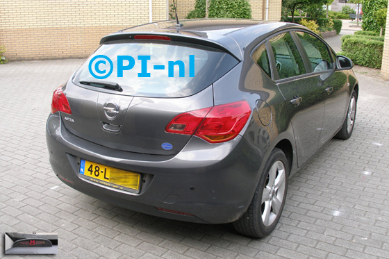 Parkeersensoren ingebouwd door PI-nl in een Opel Astra uit 2010. De display (set A 2015) werd linksvoor bij de a-stijl gemonteerd. De sensoren werden op verzoek niet gespoten.
