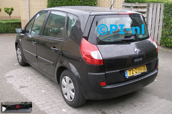 Parkeersensoren ingebouwd door PI-nl in een Renault Scenic uit 2007. De display (set A 2015) werd linksvoor bij de a-stijl gemonteerd.