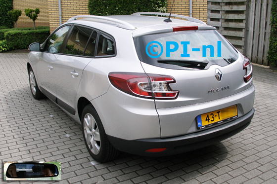 Parkeersensoren ingebouwd door PI-nl in een Renault Megane GrandTour / Estate uit 2012. De spiegeldisplay (set D 2015) is van de set met camera en sensoren. De sensoren werden antraciet gespoten. Alles werd in de onderrand gemonteerd.