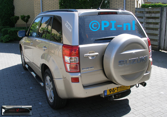 Parkeersensoren ingebouwd door PI-nl in een Suzuki Grand Vitara uit 2007. De display (set A 2015) werd linksvoor bij de a-stijl gemonteerd.