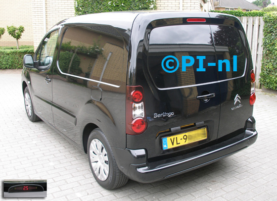 Parkeersensoren ingebouwd door PI-nl in een Citroen Berlingo uit 2014. De display (set A 2015) werd linksvoor bij de a-stijl gemonteerd.