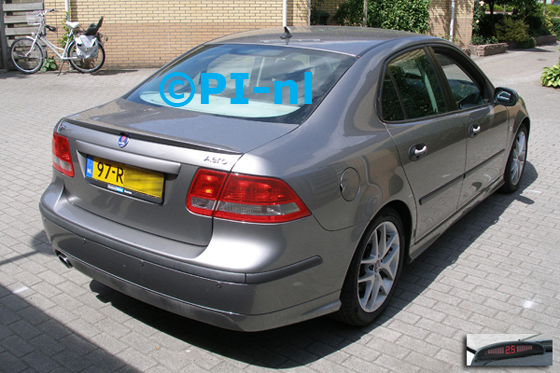 Parkeersensoren ingebouwd door PI-nl in een Saab 9-3 Aero Sport Sedan uit 2003. Spiegeldisplay C paste niet, daarom werd de display (set A 2015) linksvoor bij de a-stijl gemonteerd.