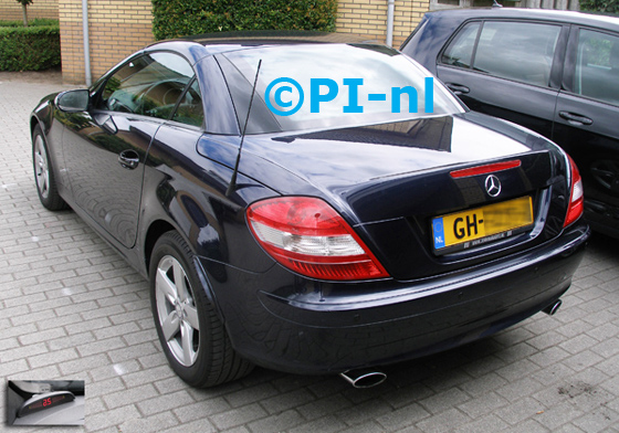 Parkeersensoren ingebouwd door PI-nl in een Mercedes SLK 200 cabriolet uit 2007. De display (set A 2015) werd linksvoor bij de a-stijl gemonteerd.