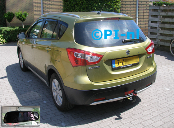 Parkeersensoren ingebouwd door PI-nl in een Suzuki S Cross / SX4 uit 2014. De spiegeldisplay (set D 2015) is van de set met camera en sensoren.