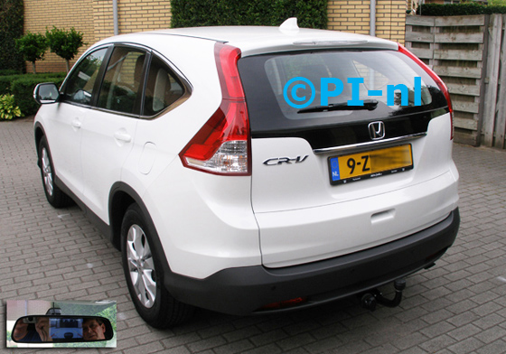 Parkeersensoren ingebouwd door PI-nl in een Honda CR-V uit 2015 (bj. 2014). De spiegeldisplay (set D 2015) is van de set met camera en sensoren.