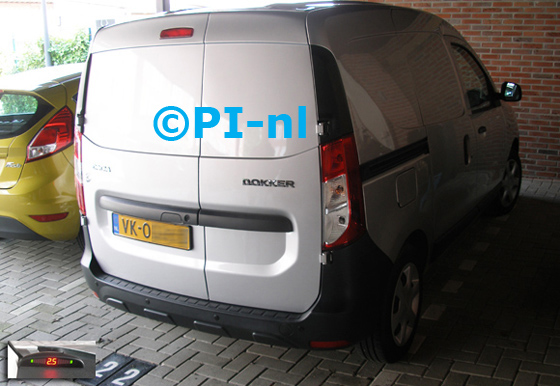 Parkeersensoren ingebouwd door PI-nl in een Dacia Dokker uit 2014. De display (set A 2015) werd linksvoor bij de a-stijl gemonteerd.