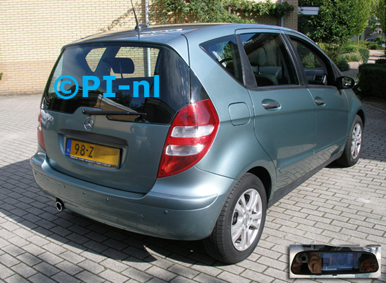 Parkeersensoren ingebouwd door PI-nl in een nog een Mercedes-Benz A150 uit 2005. De spiegeldisplay (set D 2015) is van de set met camera en sensoren.