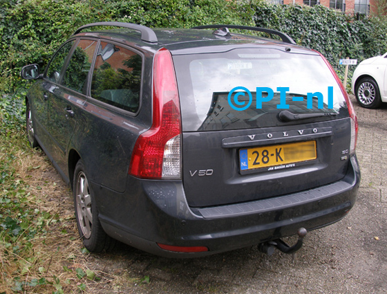 Parkeersensoren ingebouwd door PI-nl in een Volvo V50 uit 2010. De pieper (set E 2015) werd verstopt.