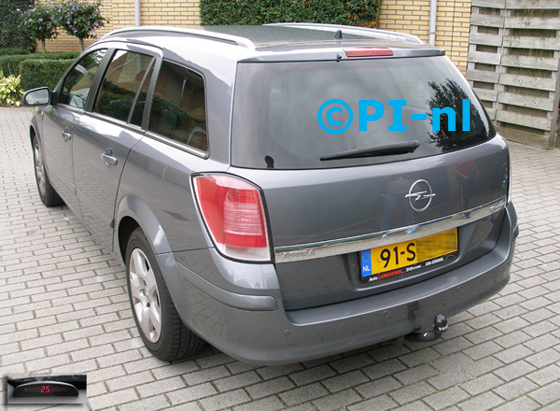Parkeersensoren ingebouwd door PI-nl in een Opel Astra Wagon Edition met canbus uit 2005. De display (set A 2015) werd linksvoor bij de a-stijl gemonteerd.