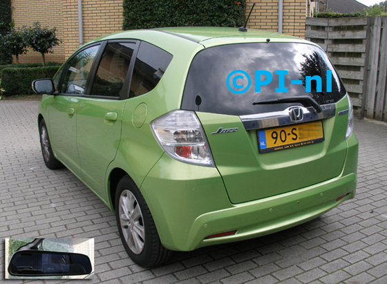 Parkeersensoren ingebouwd door PI-nl in een Honda Jazz Hybrid uit 2011. De spiegeldisplay (set D 2015) is van de set met camera en sensoren.