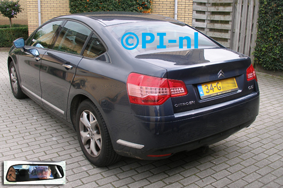 Parkeersensoren ingebouwd door PI-nl in een Citroen C5 uit 2008. De spiegeldisplay (set D 2015) is van de set met camera en sensoren.