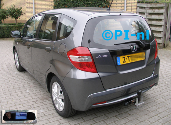 Parkeersensoren ingebouwd door PI-nl in een Honda Jazz 1.2 Cool uit 2014. De spiegeldisplay (set D 2015) is van de set met camera en sensoren.