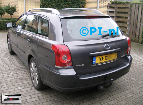 Parkeersensoren ingebouwd door PI-nl in een Toyota Avensis Wagon uit 2007. De display (set A 2015) werd linksvoor bij de a-stijl gemonteerd.