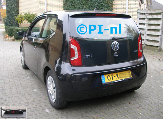 Parkeersensoren ingebouwd door PI-nl in een Volkswagen Up! uit 2012. De display (set A 2015) werd linksvoor bij de a-stijl gemonteerd.