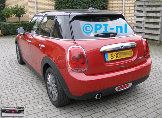 Parkeersensoren ingebouwd door PI-nl in een Mini Cooper met canbus uit 2014. De display (set A 2015) werd rechtsvoor bij de a-stijl gemonteerd.