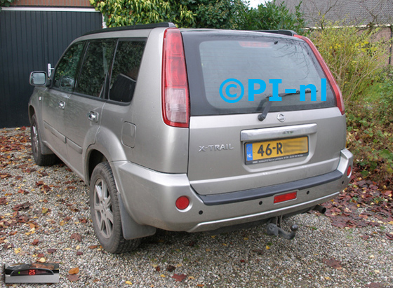 Parkeersensoren ingebouwd door PI-nl in een Nissan X-Trail uit 2005. De display (set A 2015) werd linksvoor bij de a-stijl gemonteerd.