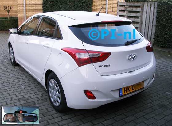 Parkeersensoren ingebouwd door PI-nl in een Hyundai i30 hatchback uit 2013. De display (set A 2015) werd bovenop de binnenspiegel gemonteerd. Er werden standaard witte sensoren gebruikt.