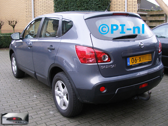 Parkeersensoren ingebouwd door PI-nl in een Nissan Qashqai uit 2007. De display (set A 2015) werd rechtsvoor bij de a-stijl gemonteerd.